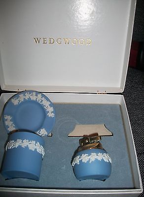 A Set Of Wedgewood Queens Ware Lighter Ashtray And Cigarette Holder