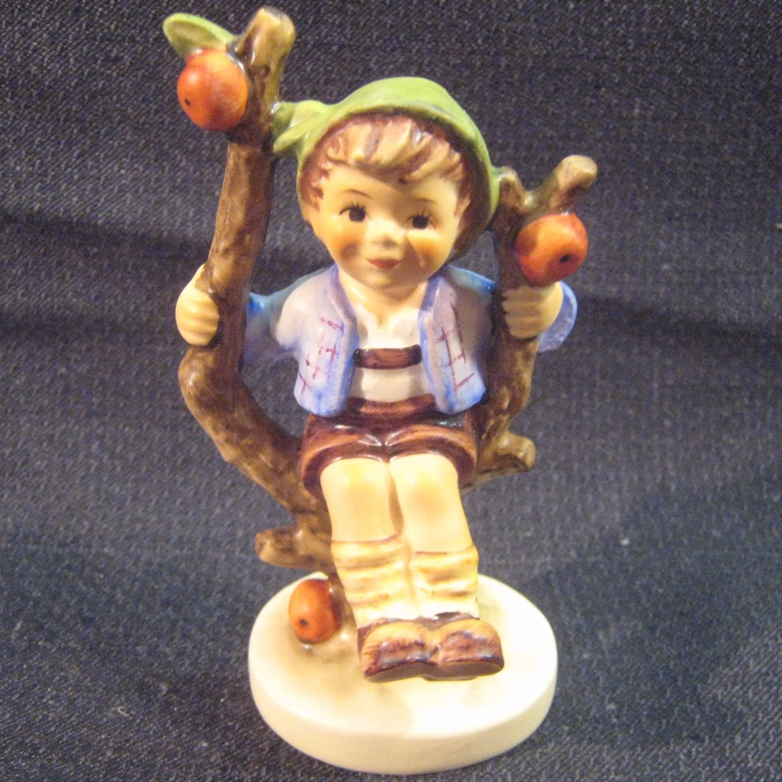 Hummel Goebel Figurine Tmk Apple Tree Boy Sitting Smiling