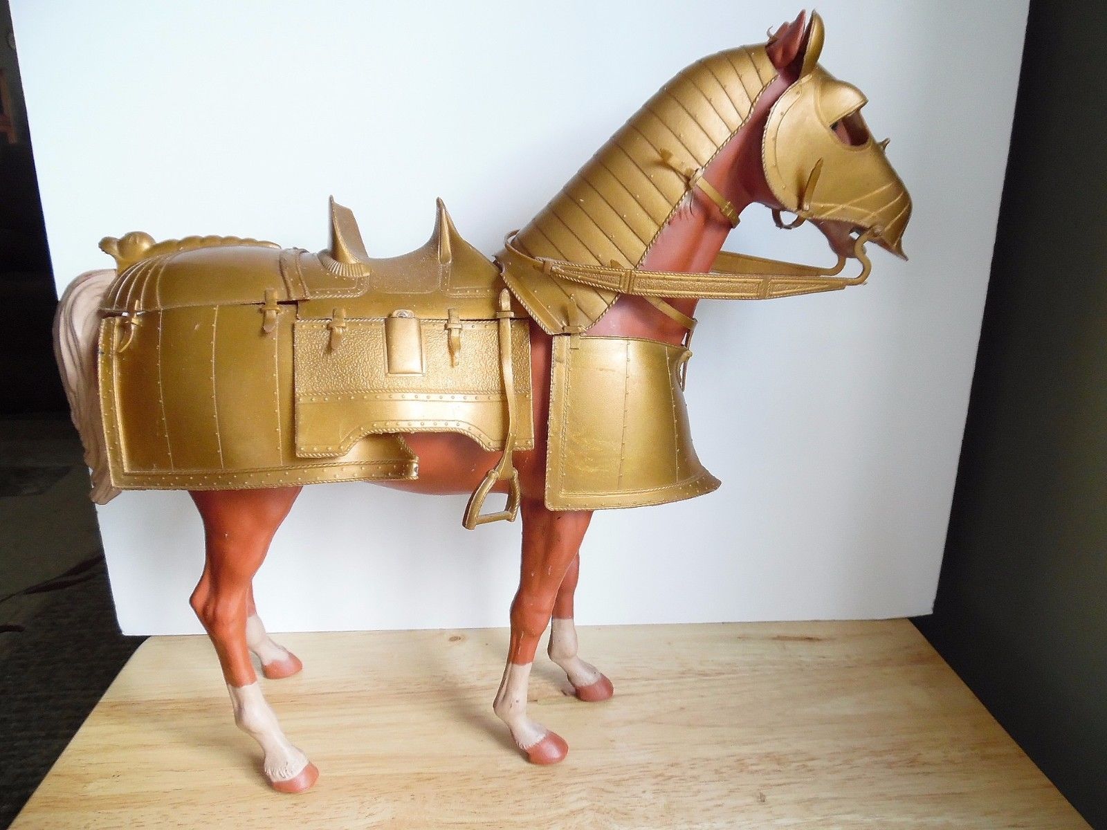 1968 Louis Marx Noble Knights Horse Bravo Gold Armor VGCC