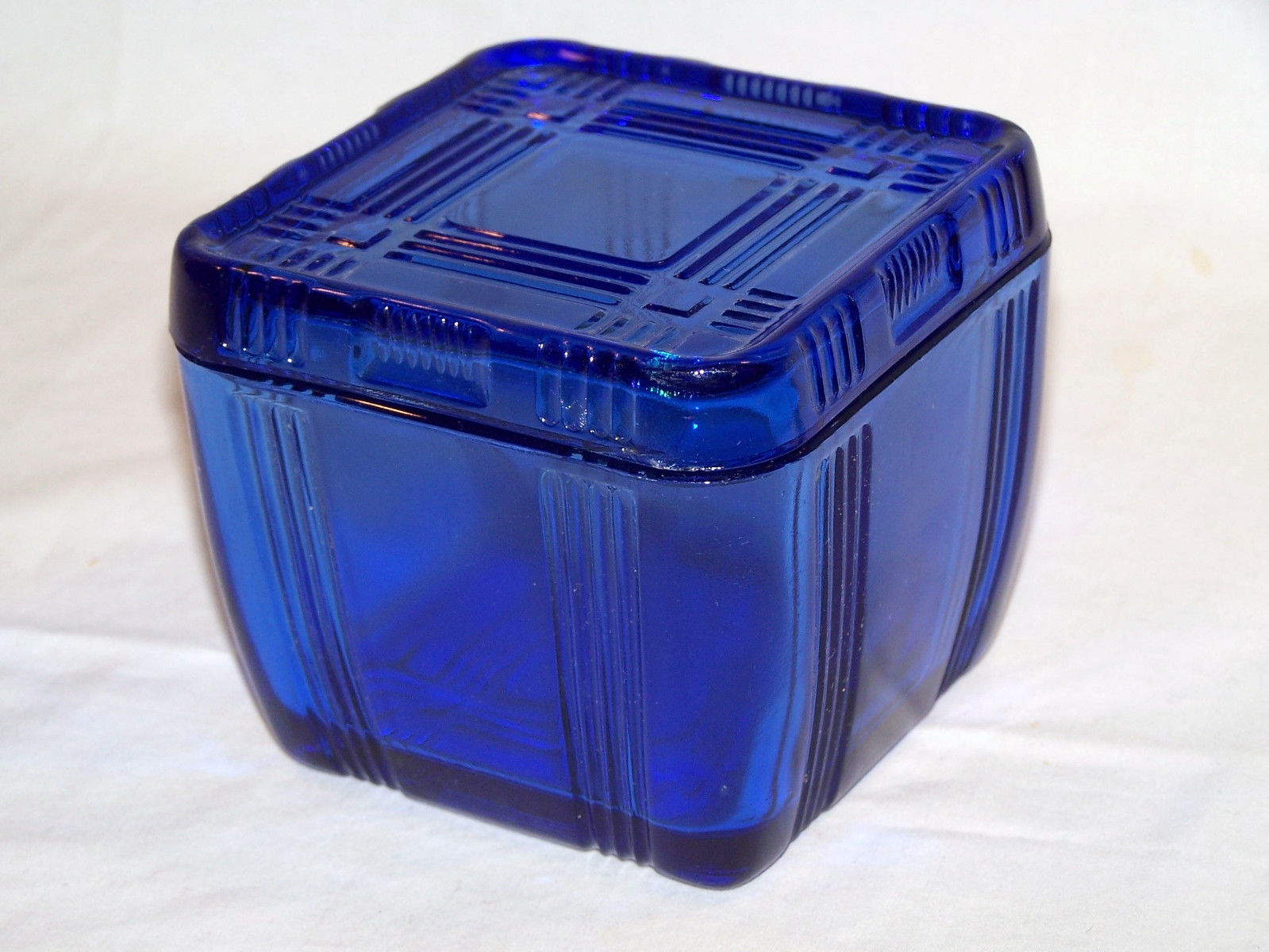 Hazel Atlas Cobalt Blue Criss Cross Covered Refrigerator Dish