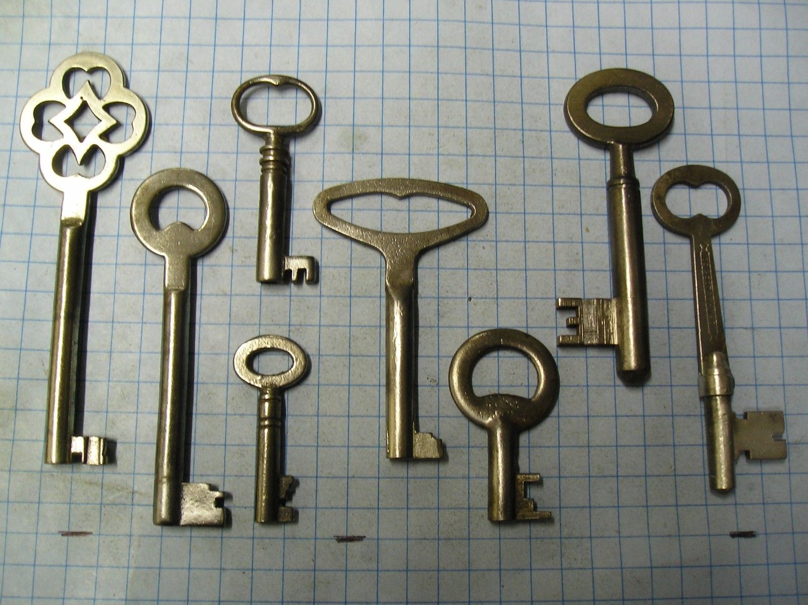 LOT OF 8 ANTIQUE KEYS SKELETON FURNITURE BARREL CABINET AND OLD