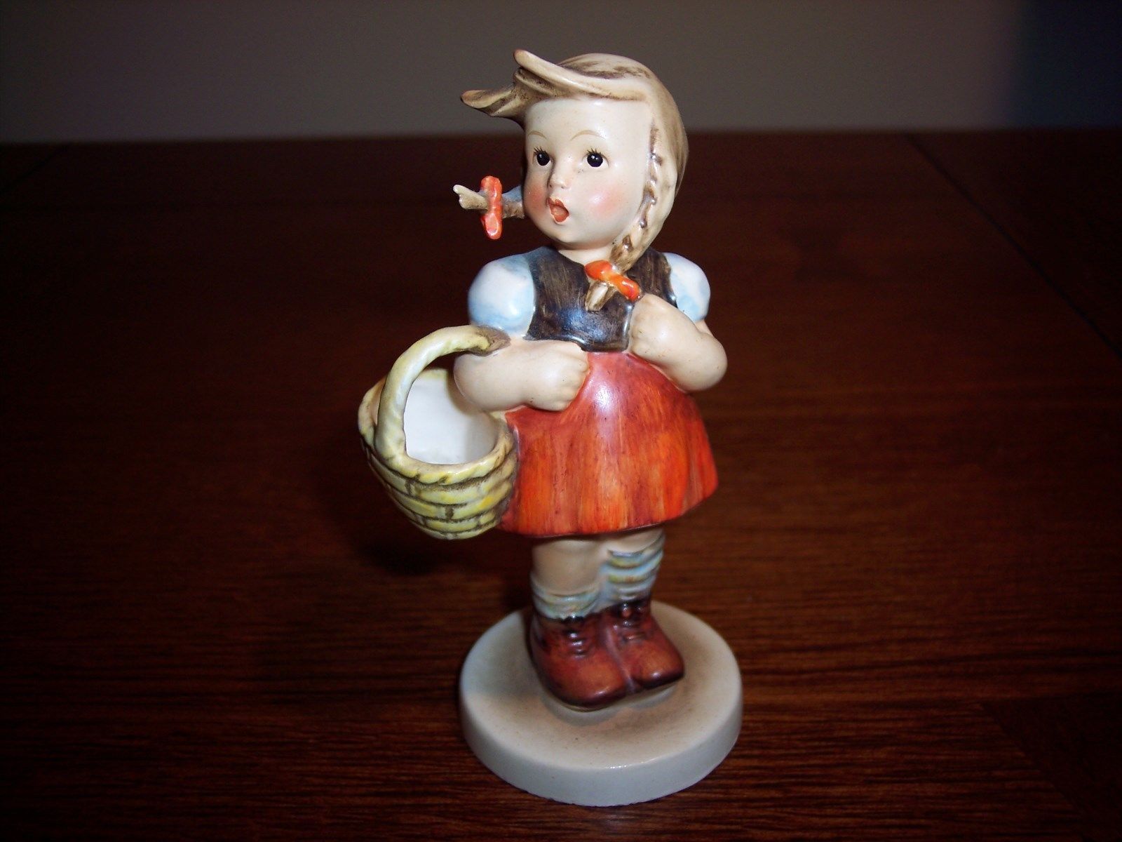 mini hummel figurines