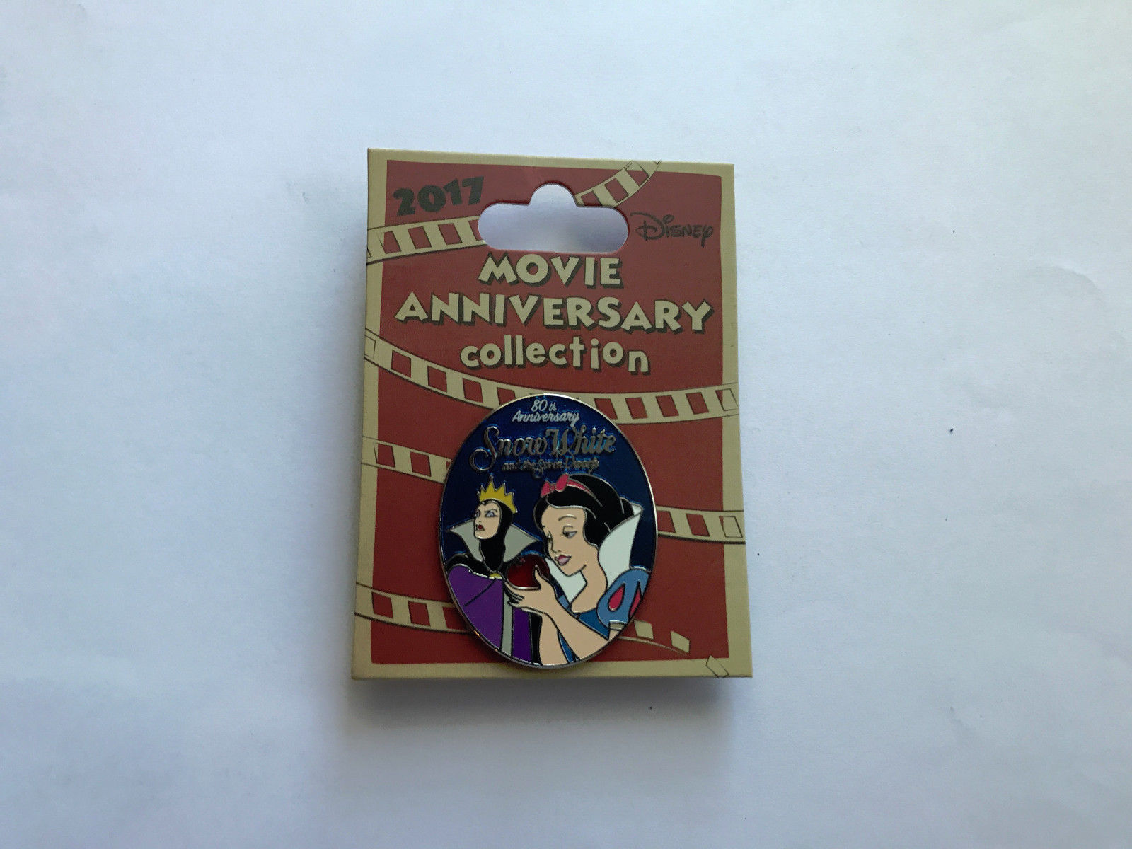 Disney DLR Cast Exclusive Movie Anniversary Collection Snow White 80th