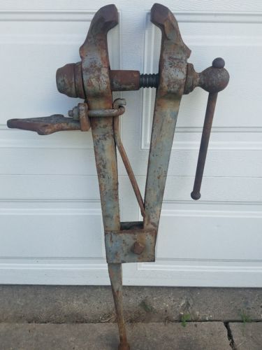 Antique Blacksmith Post Leg Vise 5 1 4 In Jaw Forge Anvil Columbian