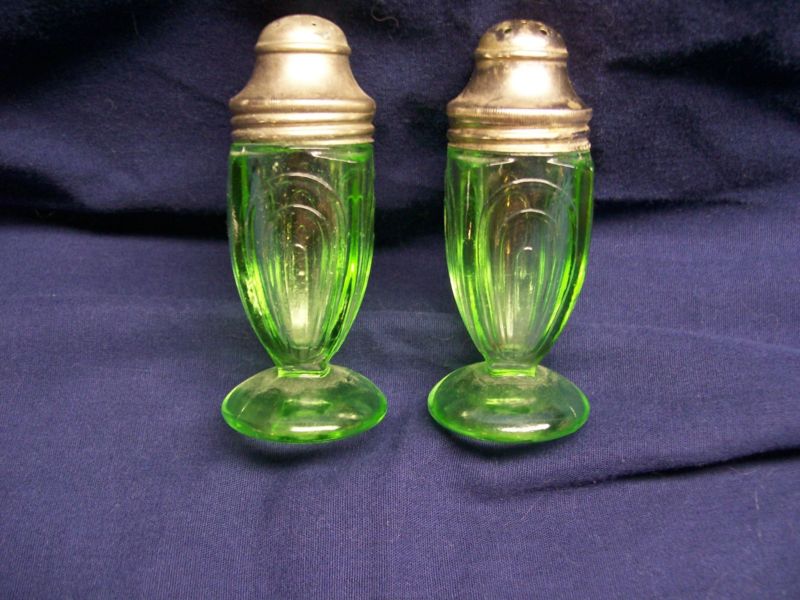 Hazel Atlas Green Uranium Vaseline Depression Glass Salt And Pepper