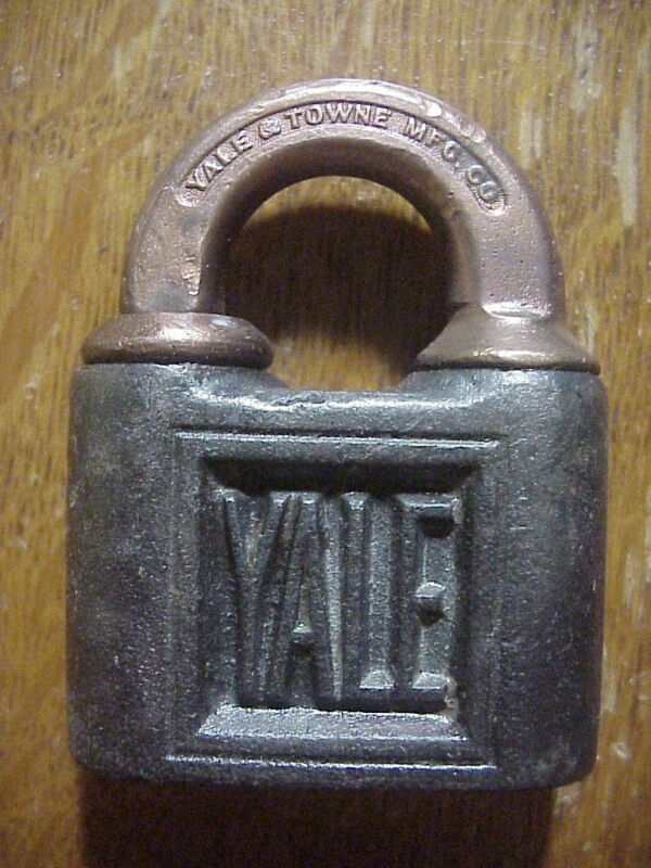 Yale Towne Mfg Co Antique Iron Padlock Lock With Bronze Shackle