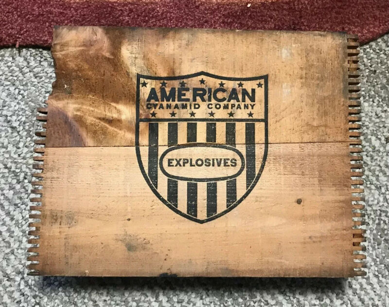 VINTAGE HIGH EXPLOSIVE AMERICAN CYANAMID COMPANY WOODEN CRATE Side