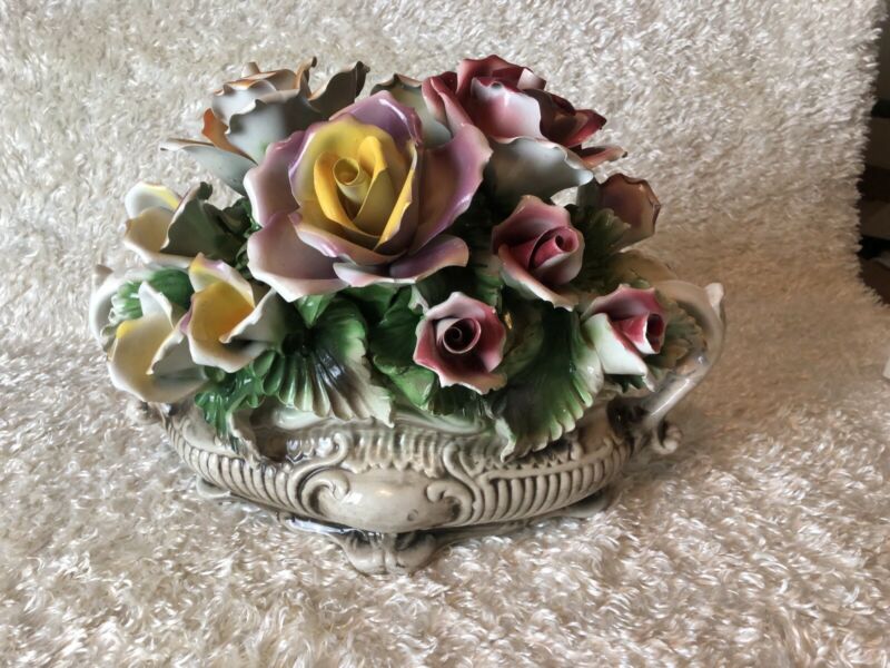 VINTAGE LARGE CAPODIMONTE FLOWER FLORAL ROSE CENTERPIECE Good Condition