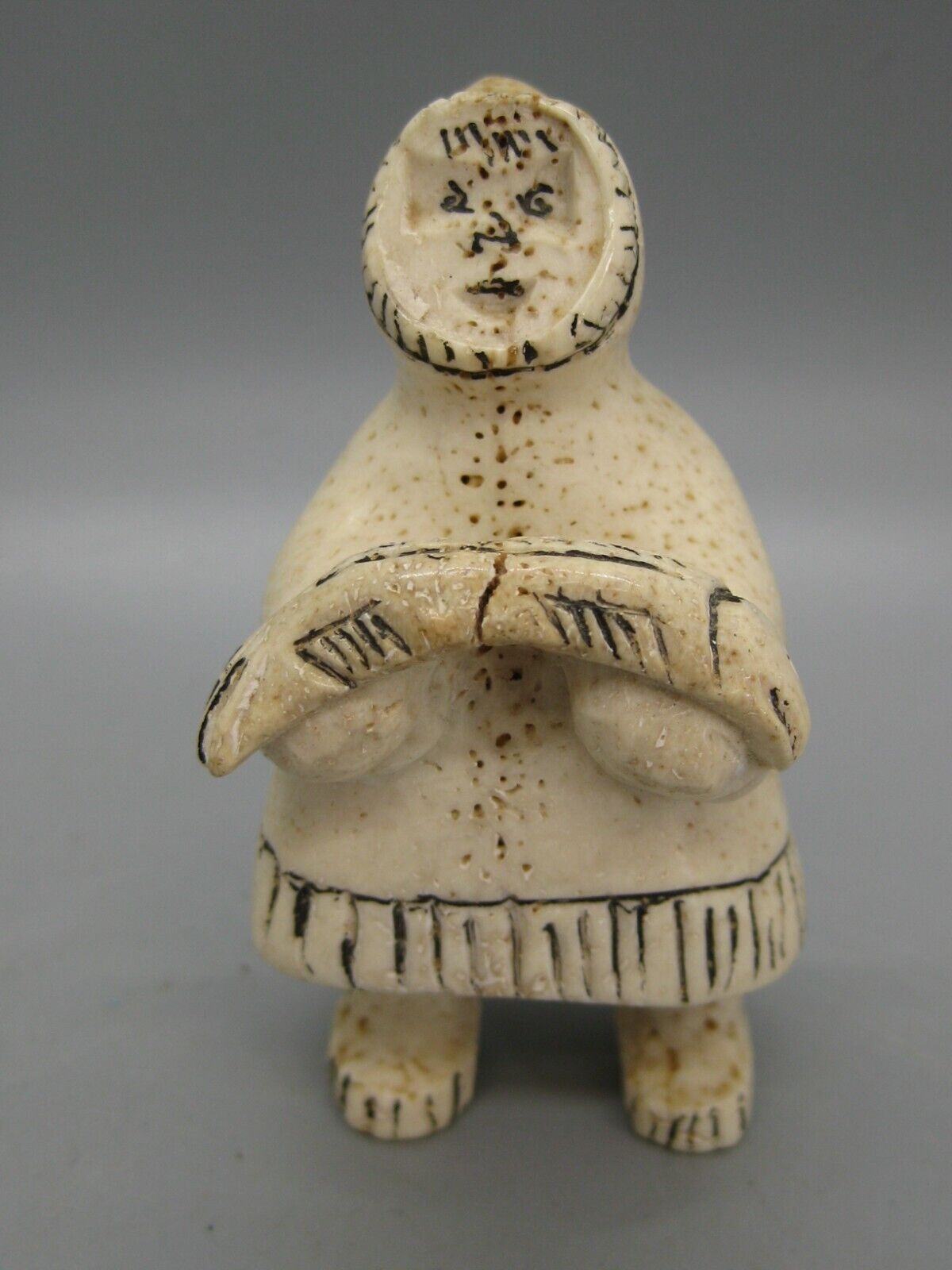 Antique INUIT ESKIMO NATIVE AMERICAN BOVINE BONE CARVED MAN SCULPTURE