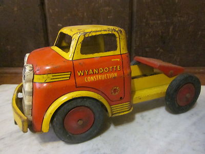 Vintage WYANDOTTE CONSTRUCTION TRUCK Metal Pressed Steel Antique Old 