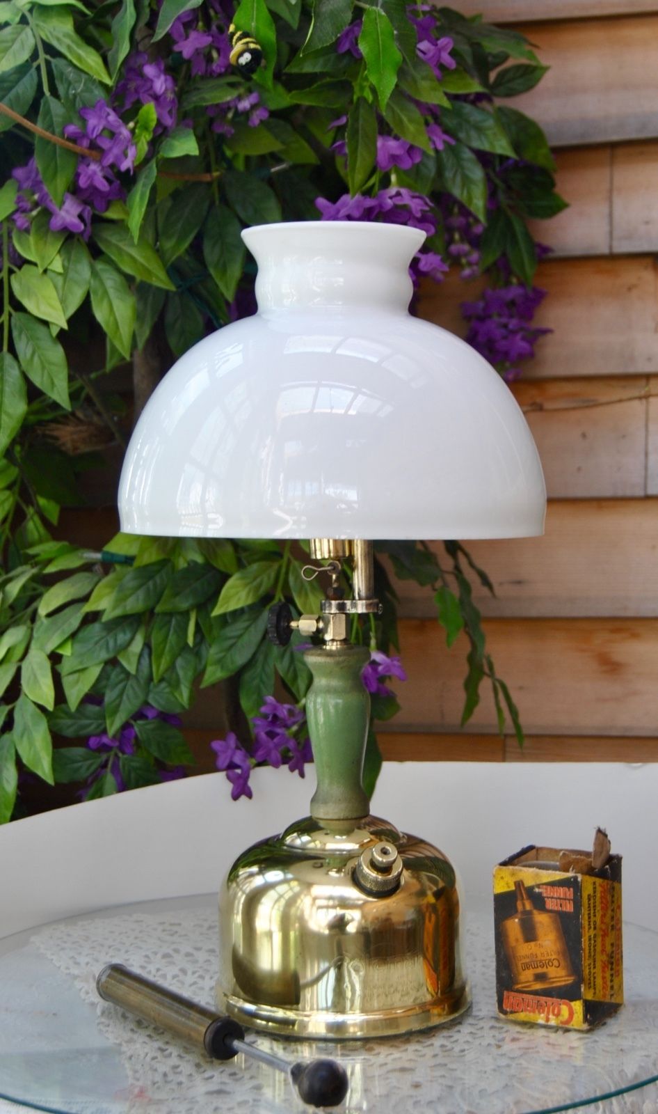 COLEMAN TABLE LAMP 168K BRASS WITH OLD MILK GLASS SHADE JAN 1947 CANADA